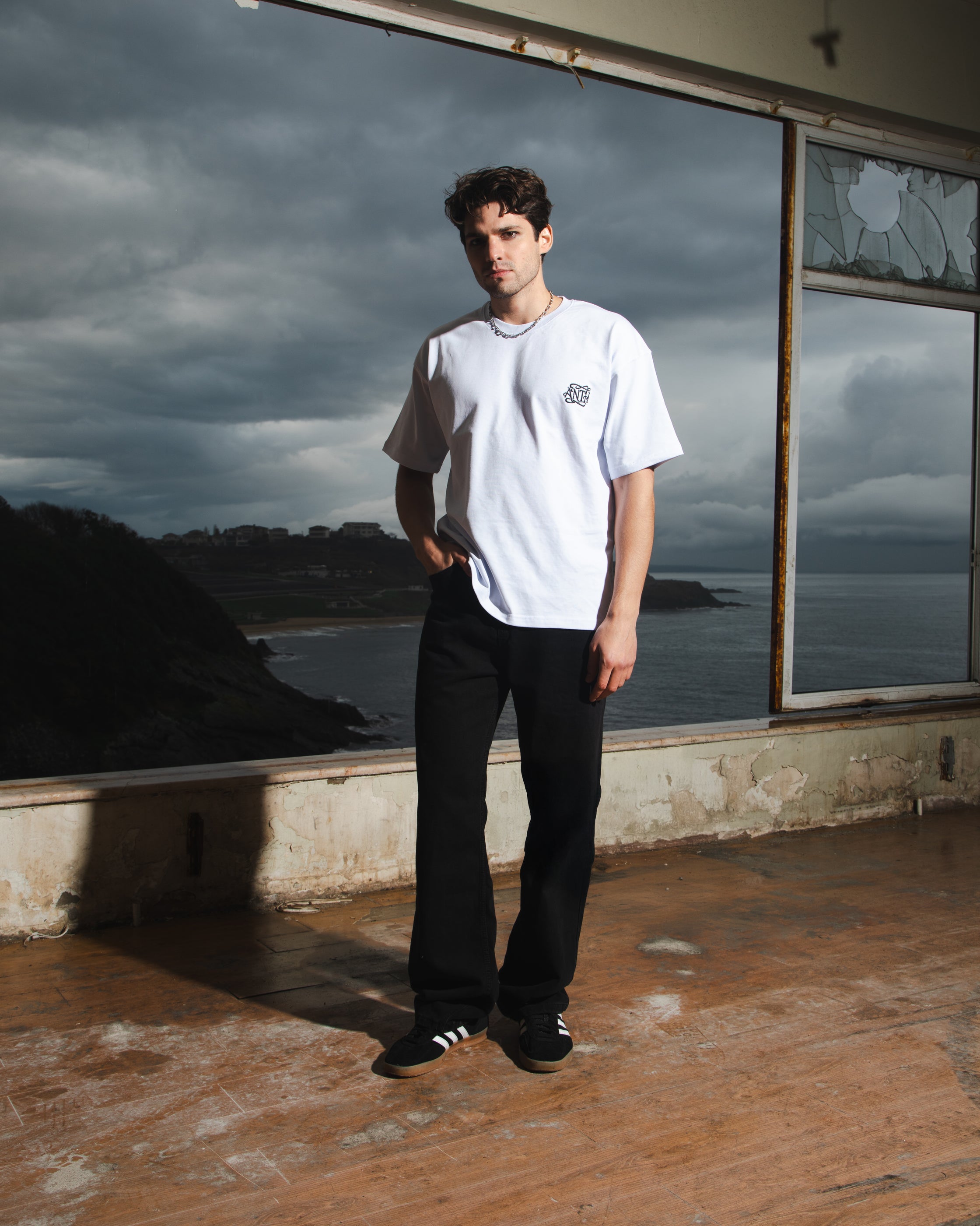 ANTH EMBROIDERY WHITE T-SHIRT
