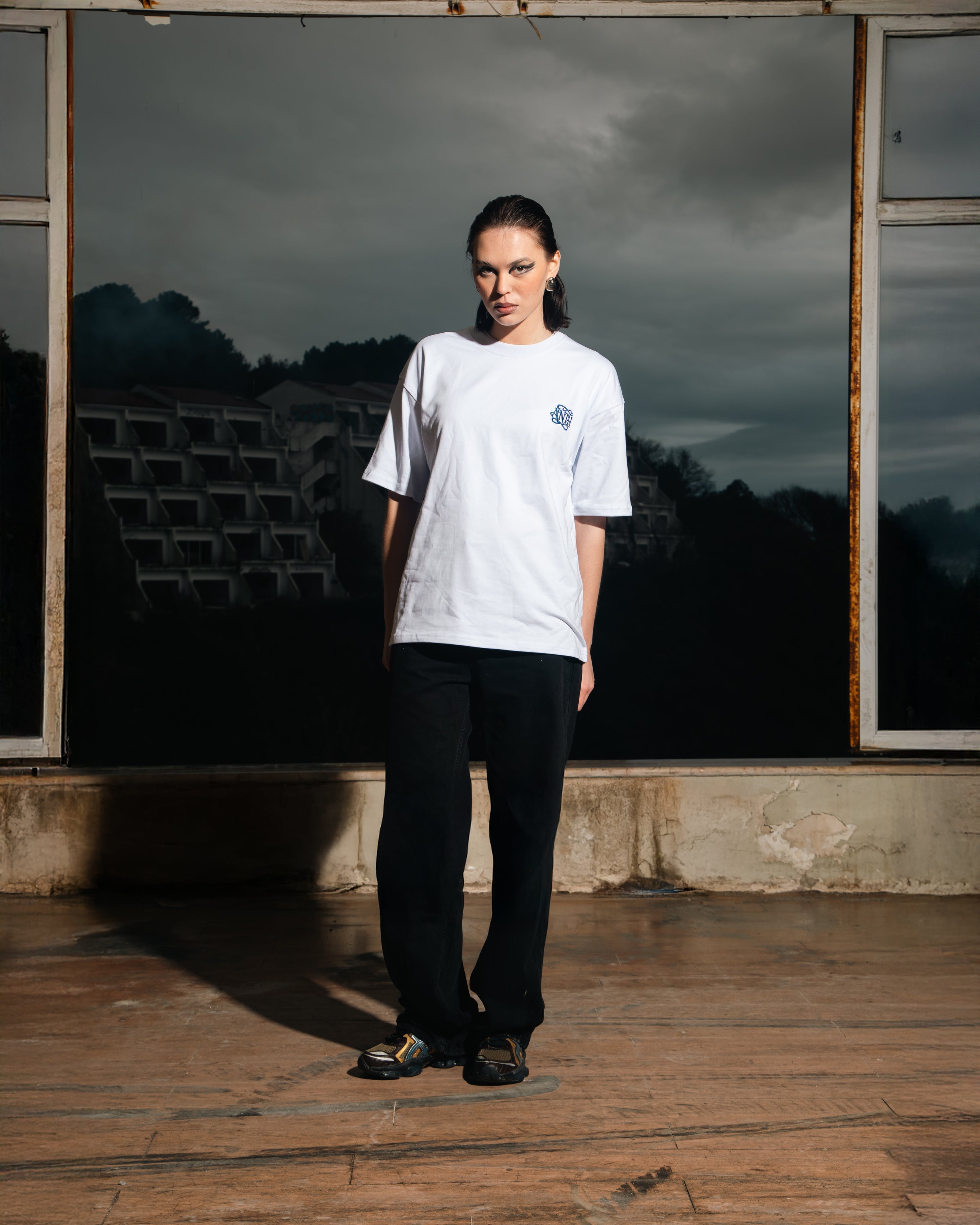 ANTH BLUE EMBROIDERY WHITE T-SHIRT