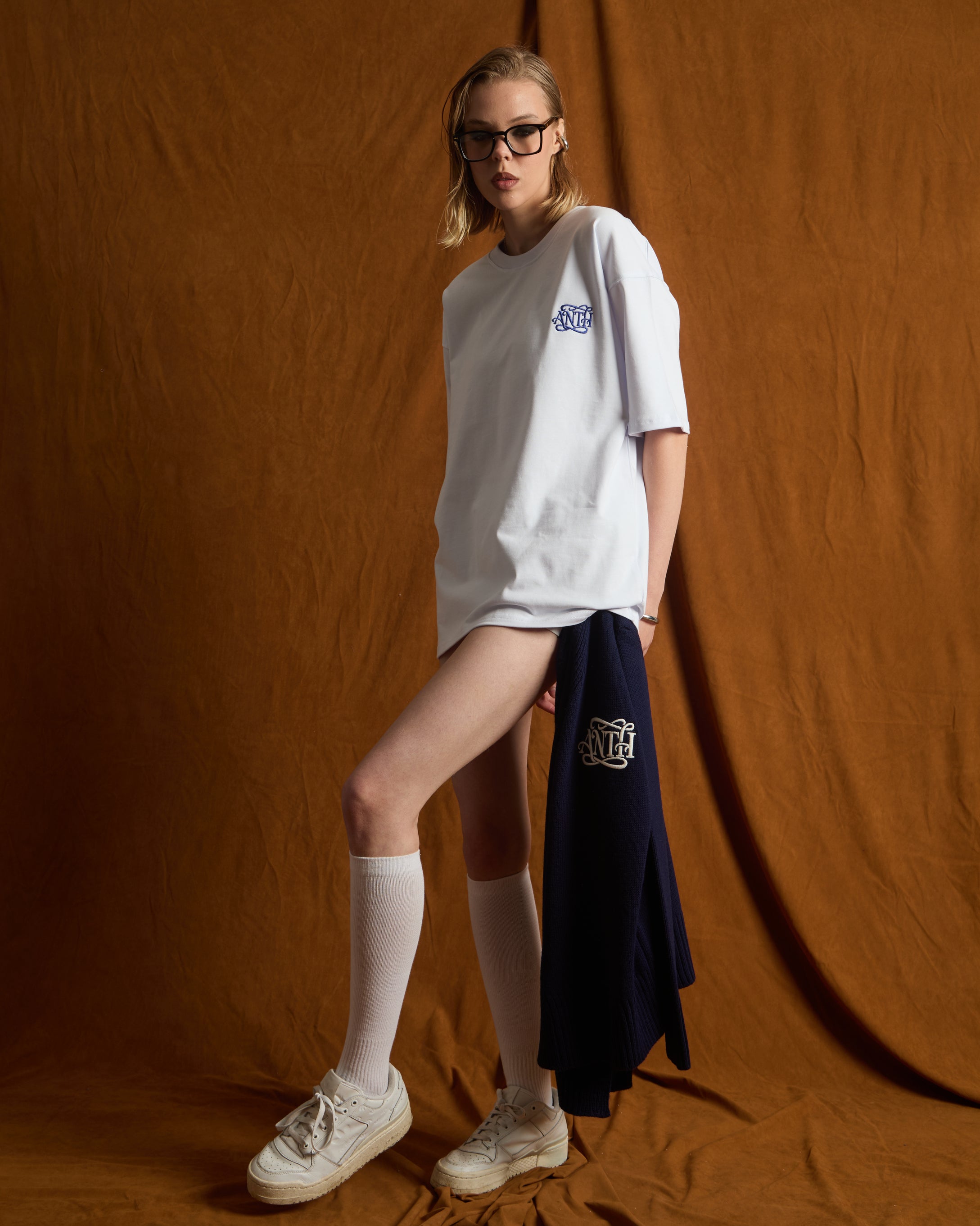 ANTH BLUE EMBROIDERY WHITE T-SHIRT