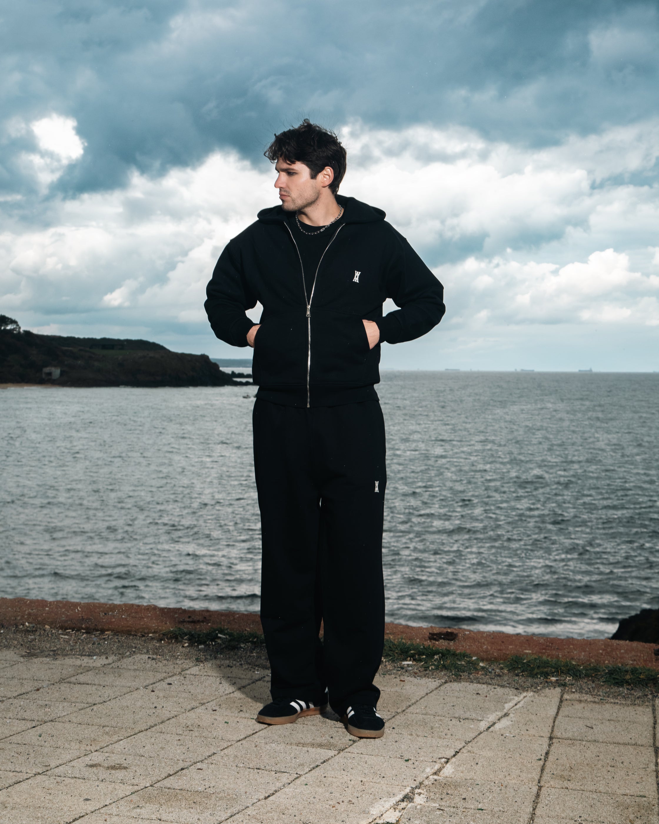 ANOTH LOGO SİYAH KAPÜŞONLU SWEATSHIRT
