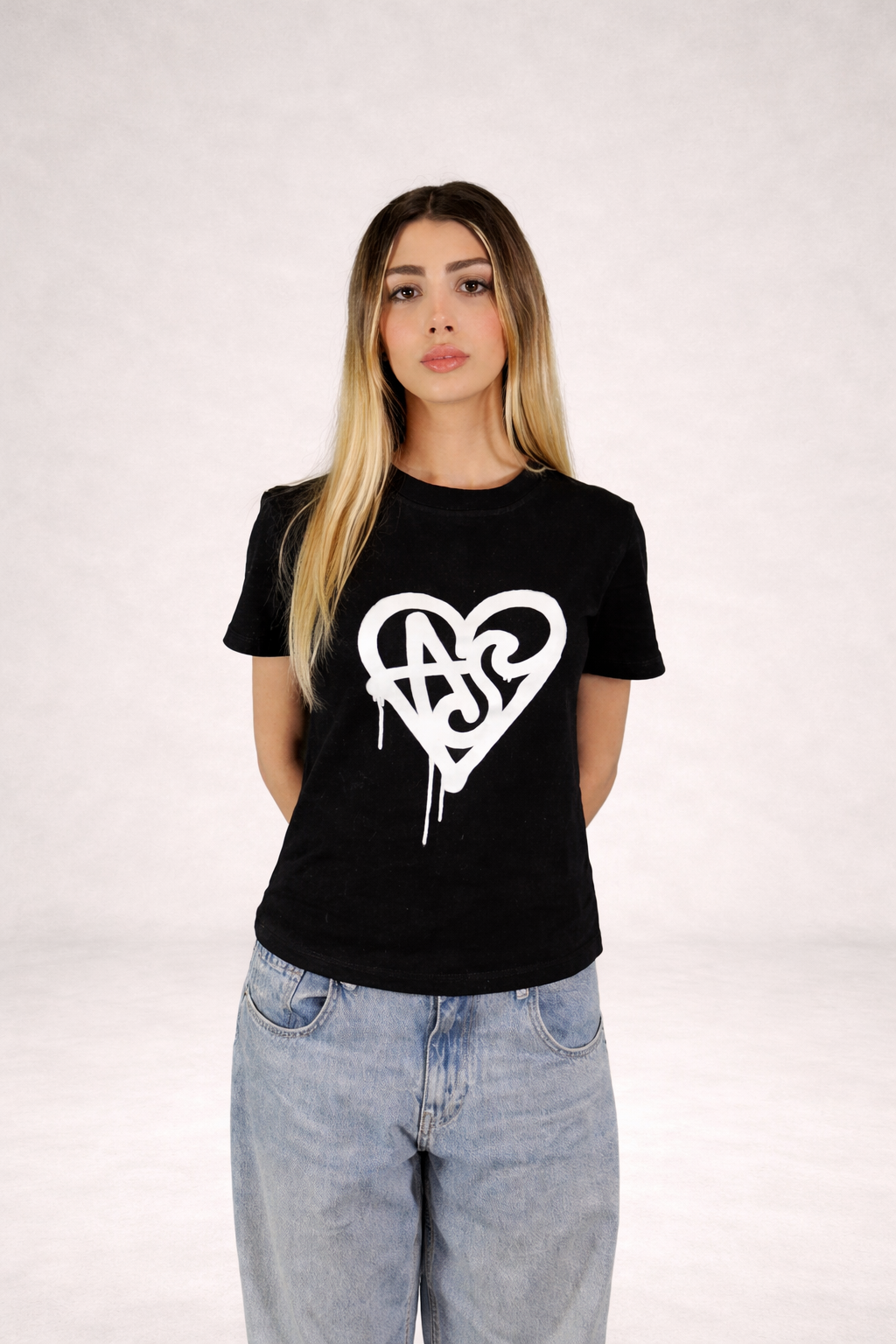 ANOTH HEART BLACK TEE