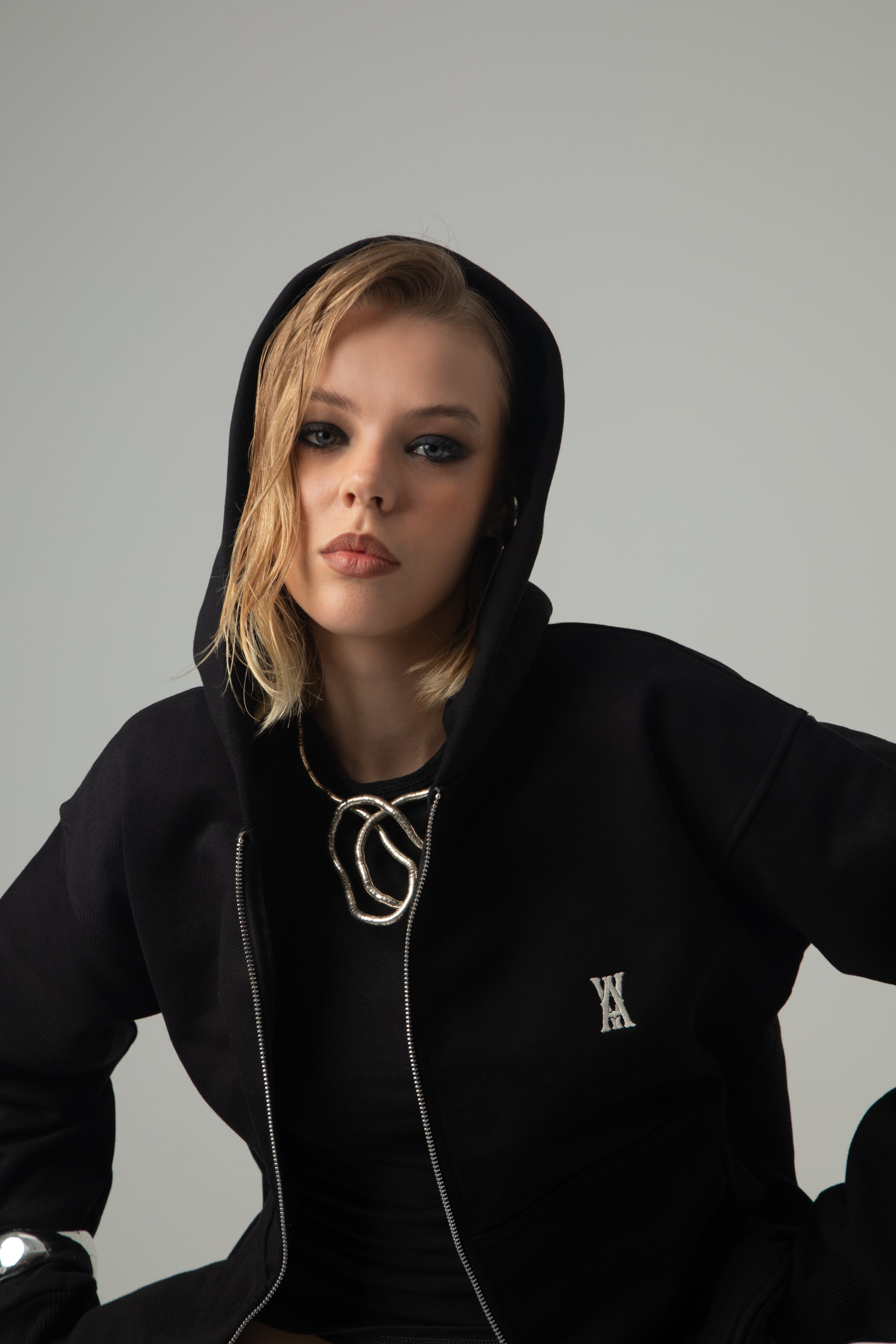 ANOTH BLACK CROP KAPÜŞONLU SWEATSHIRT