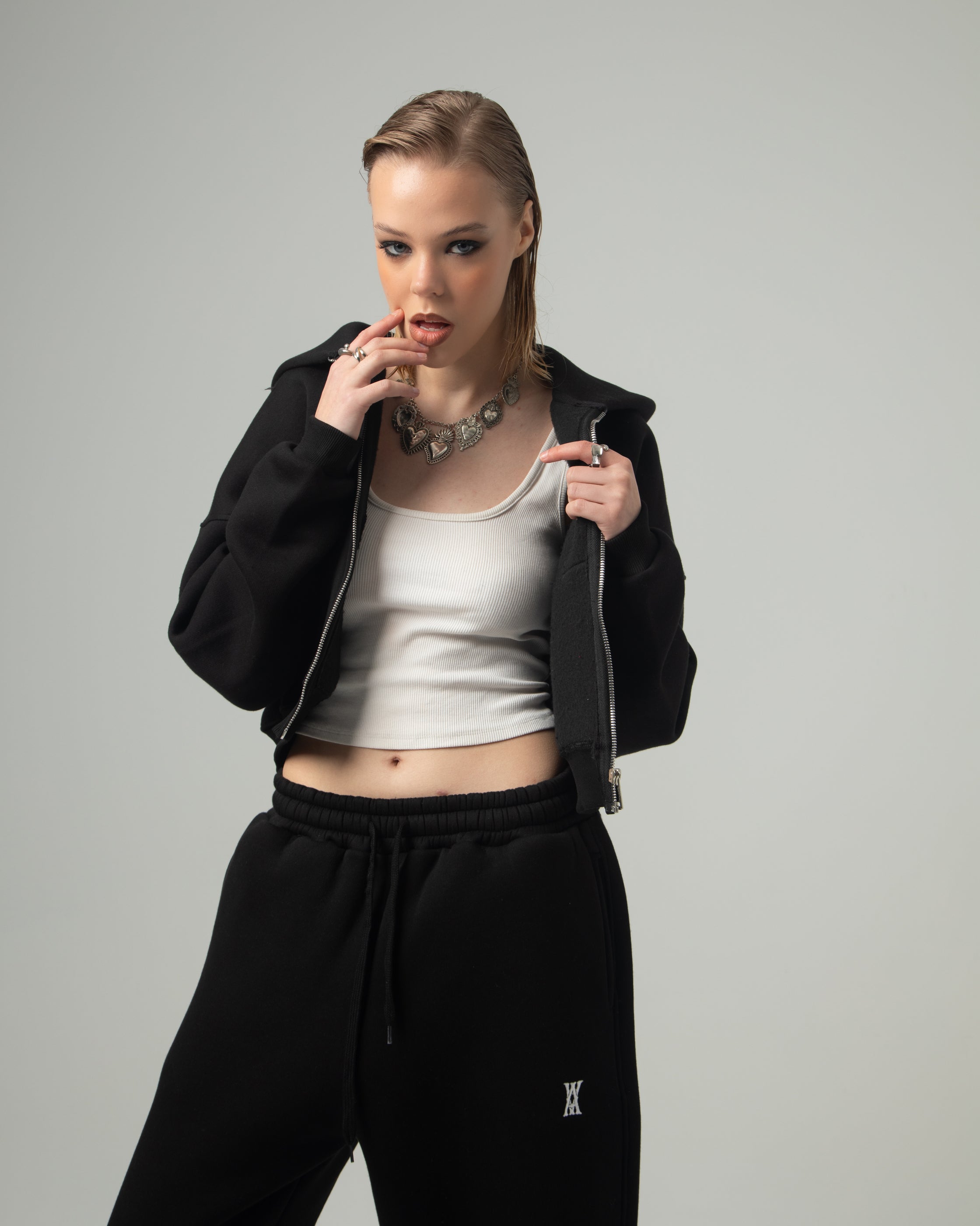 ANOTH BLACK CROP KAPÜŞONLU SWEATSHIRT
