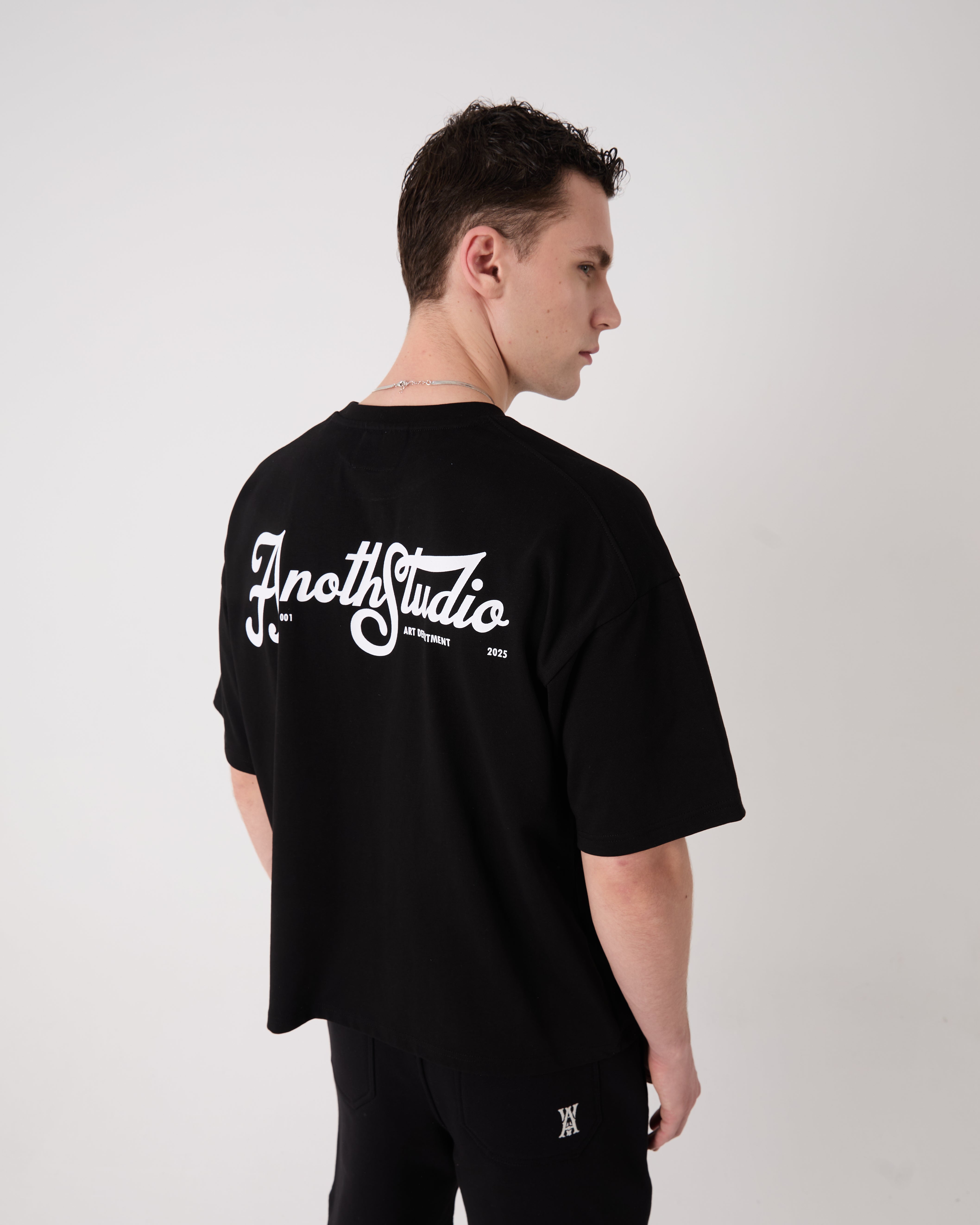 ANOTH LOGO OVERSIZED BLACK TEE