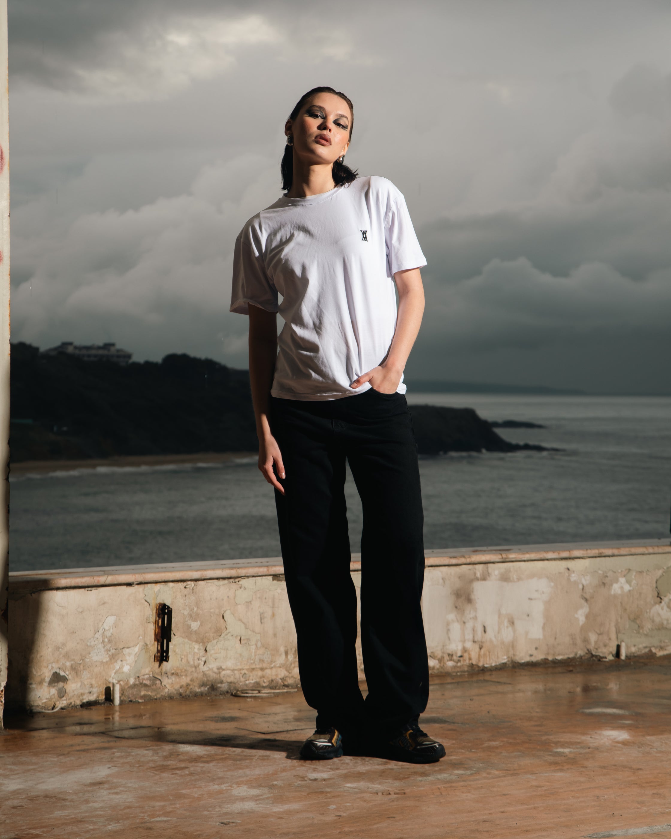 ANOTH LOGO SLIM FIT WHITE TEE