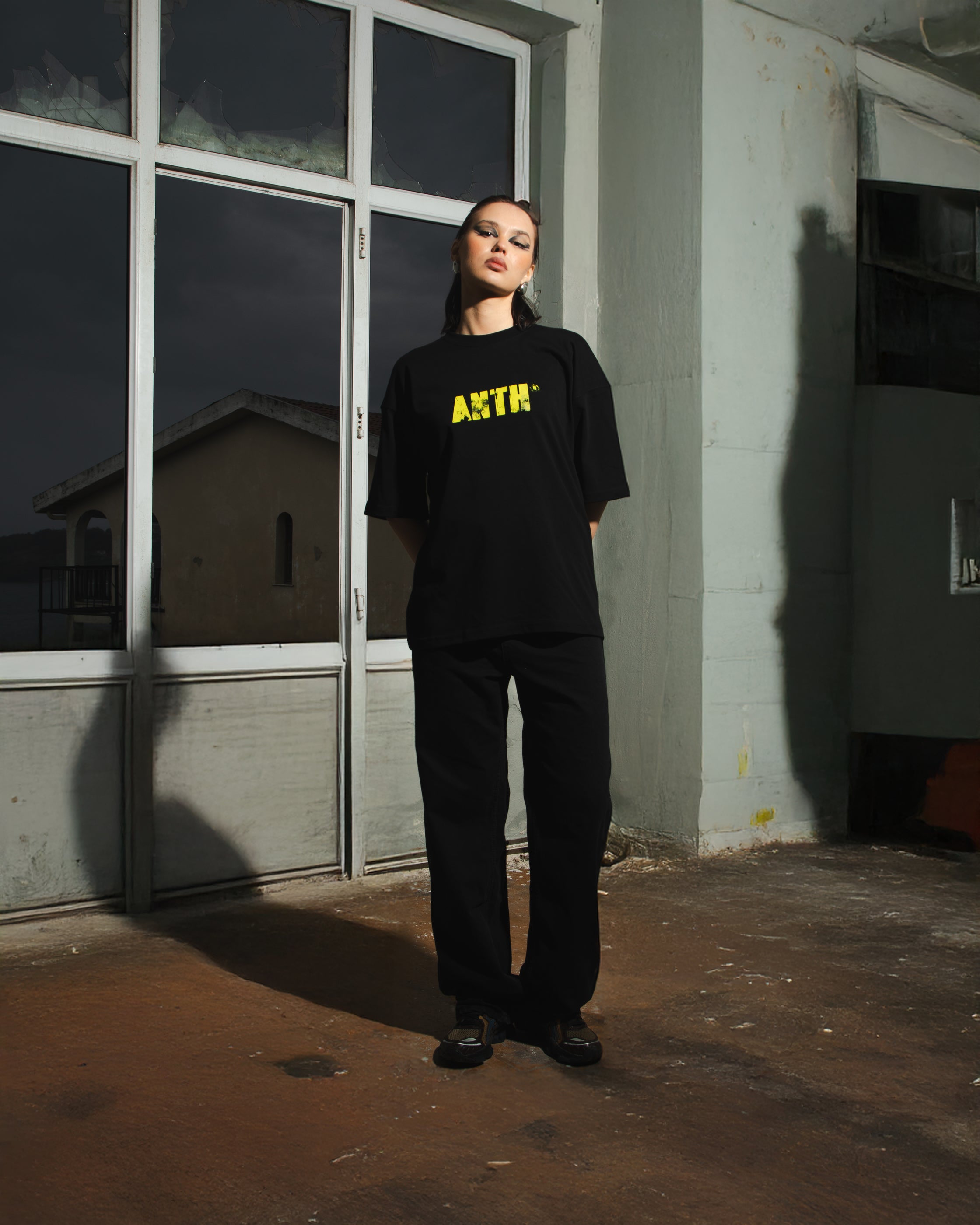 ANTH YELLOW BLACK TEE