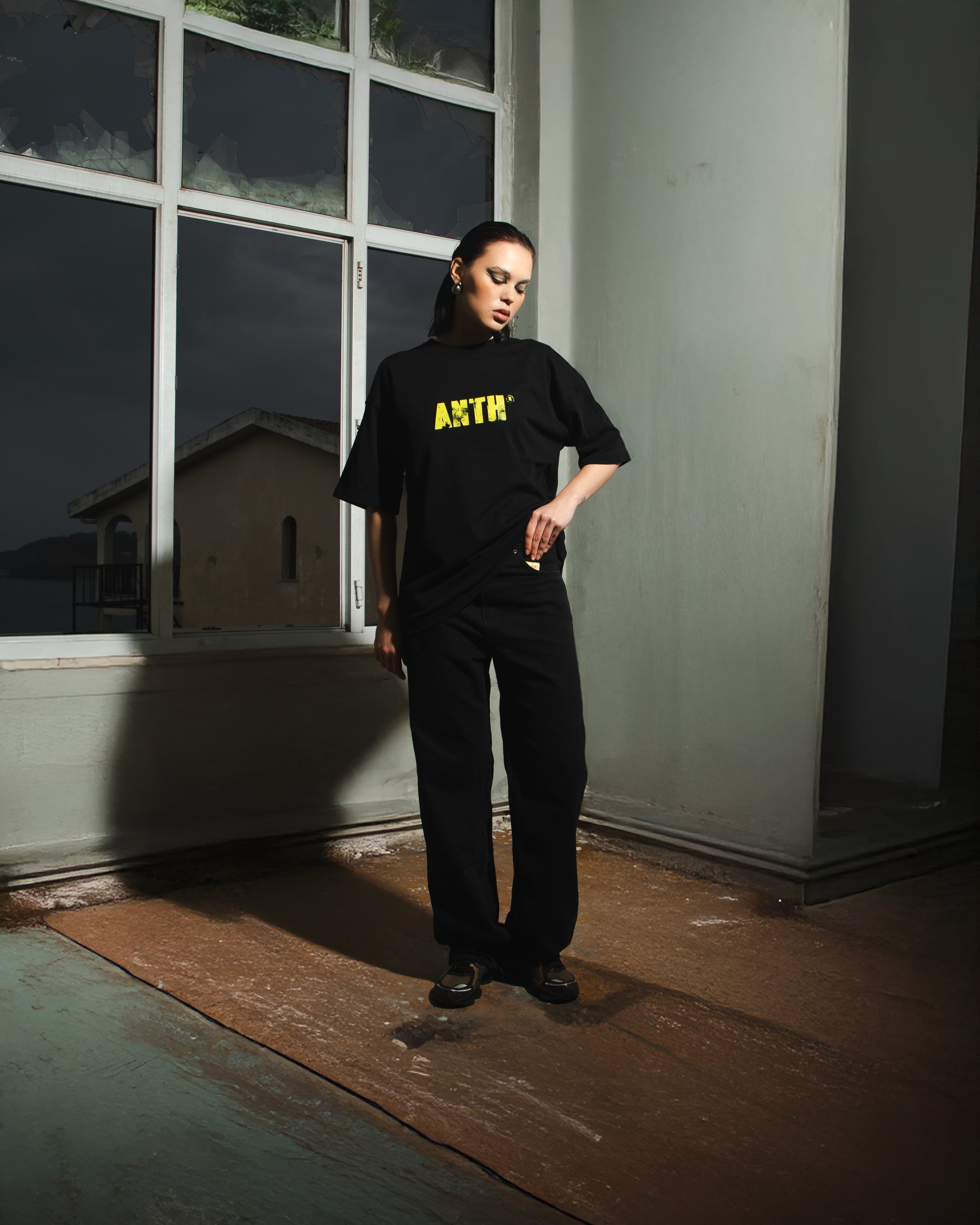 ANTH YELLOW BLACK TEE