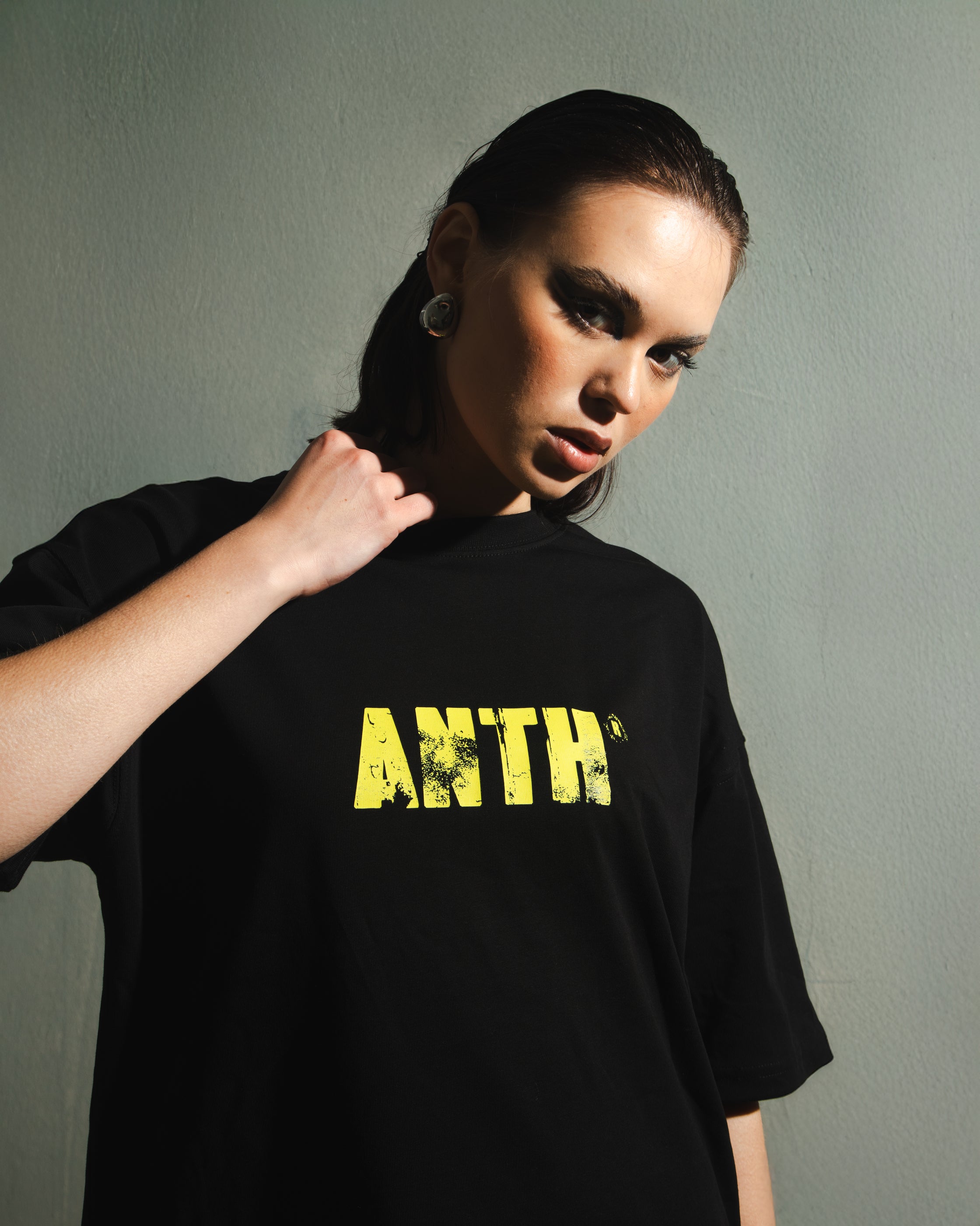 ANTH YELLOW BLACK TEE
