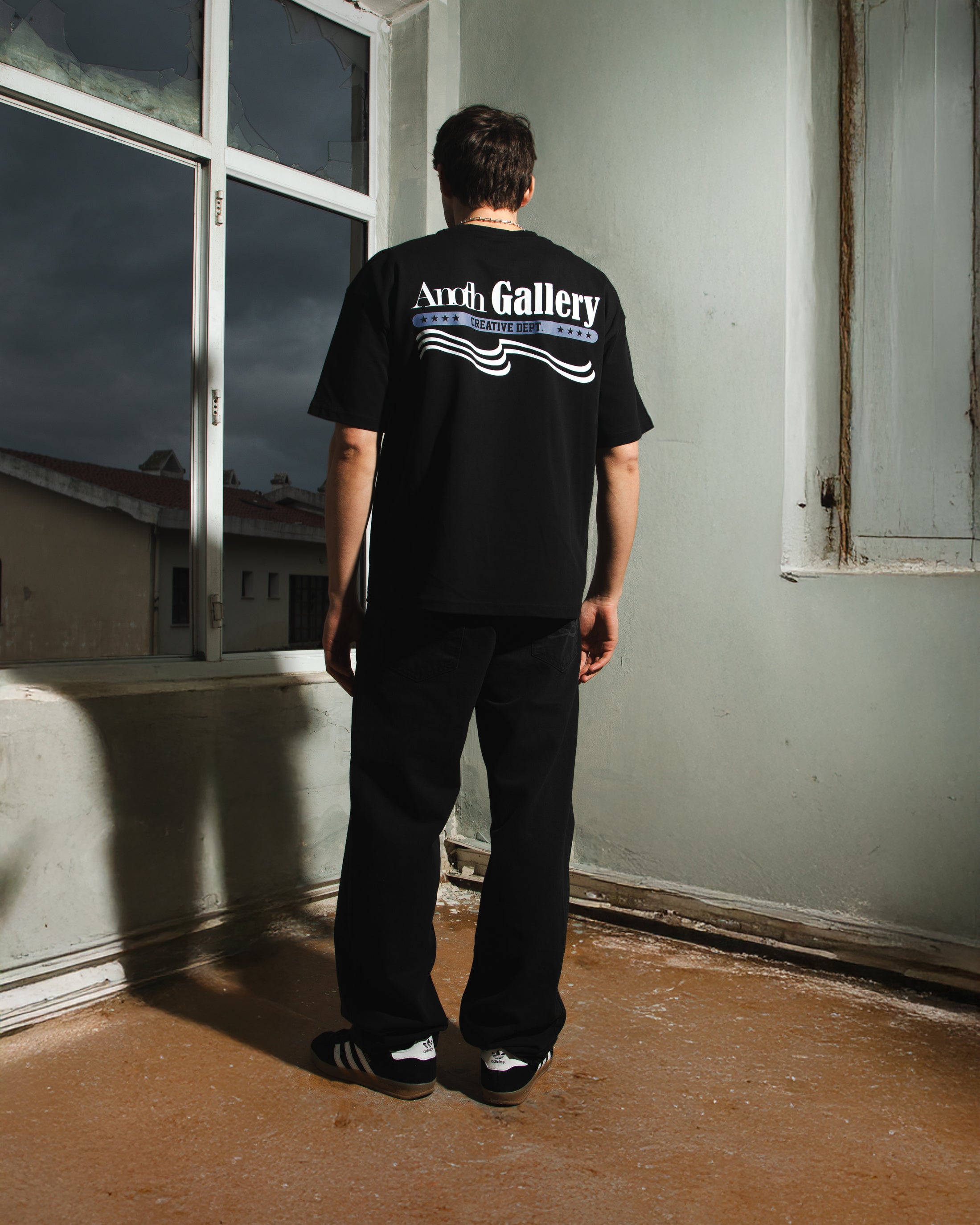 ANOTH GALLERY BLACK TEE