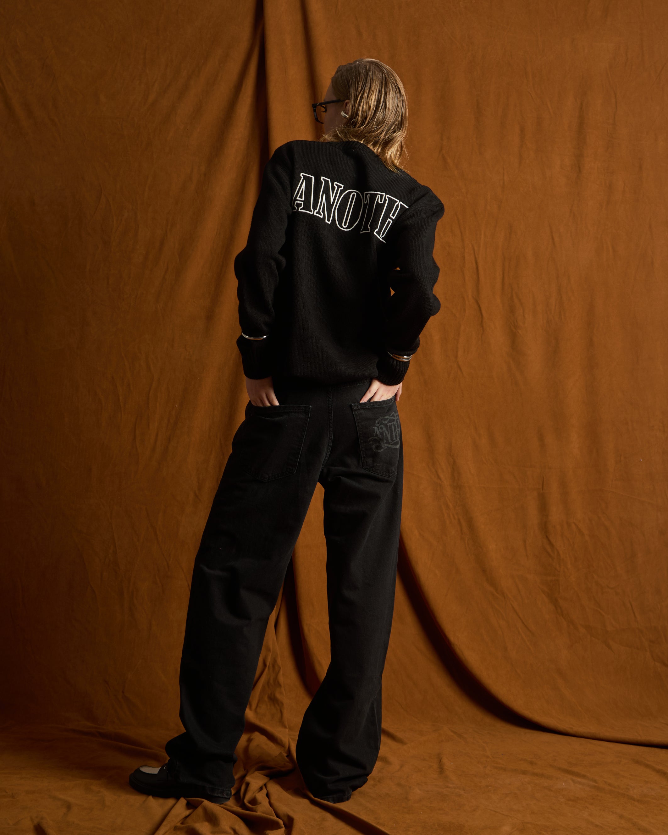 ANOTH LOGO WHITE BLACK KNIT UNISEX SWEATER