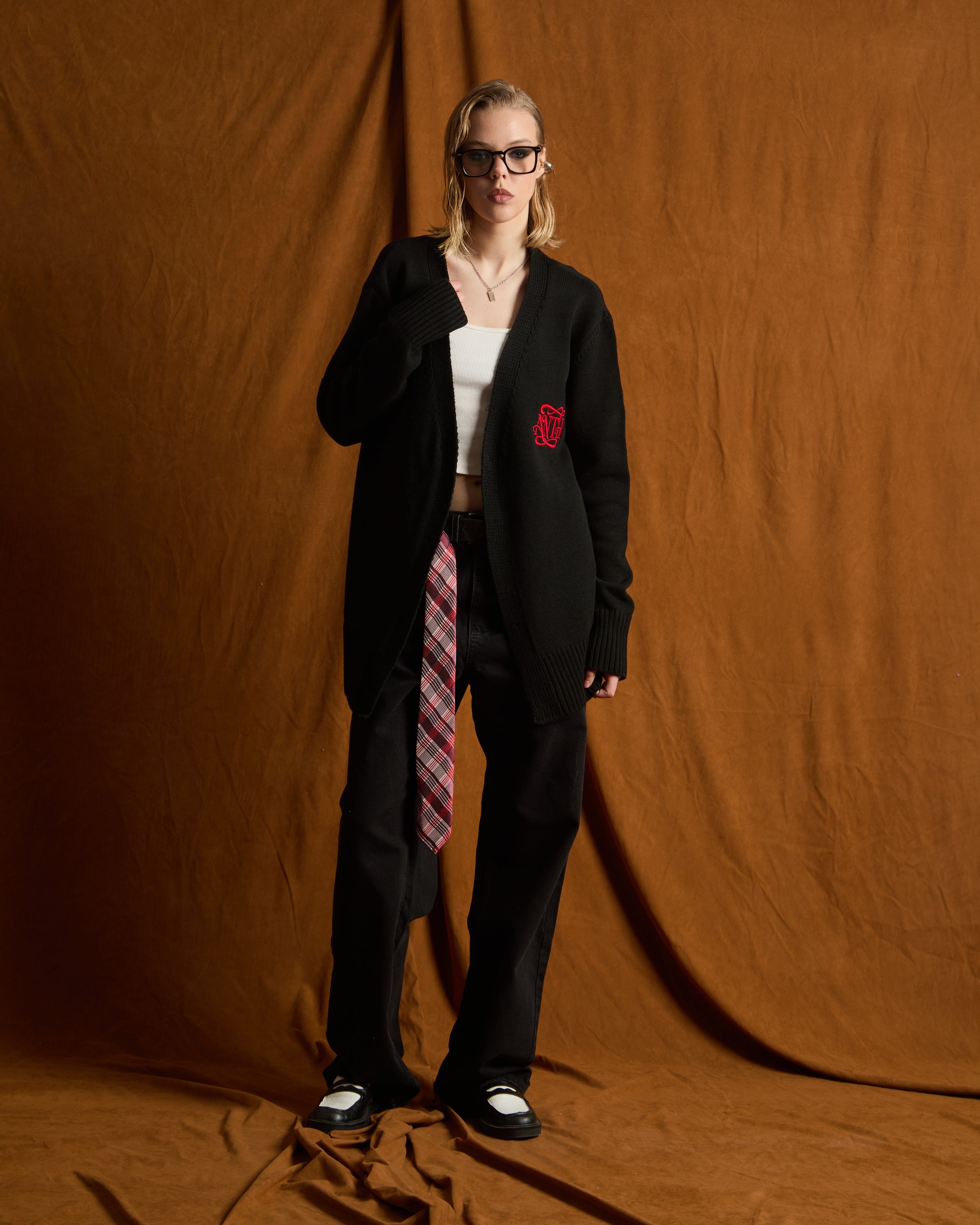 ANTH RED CALLIGRAPHY BLACK UNISEX KNITWEAR