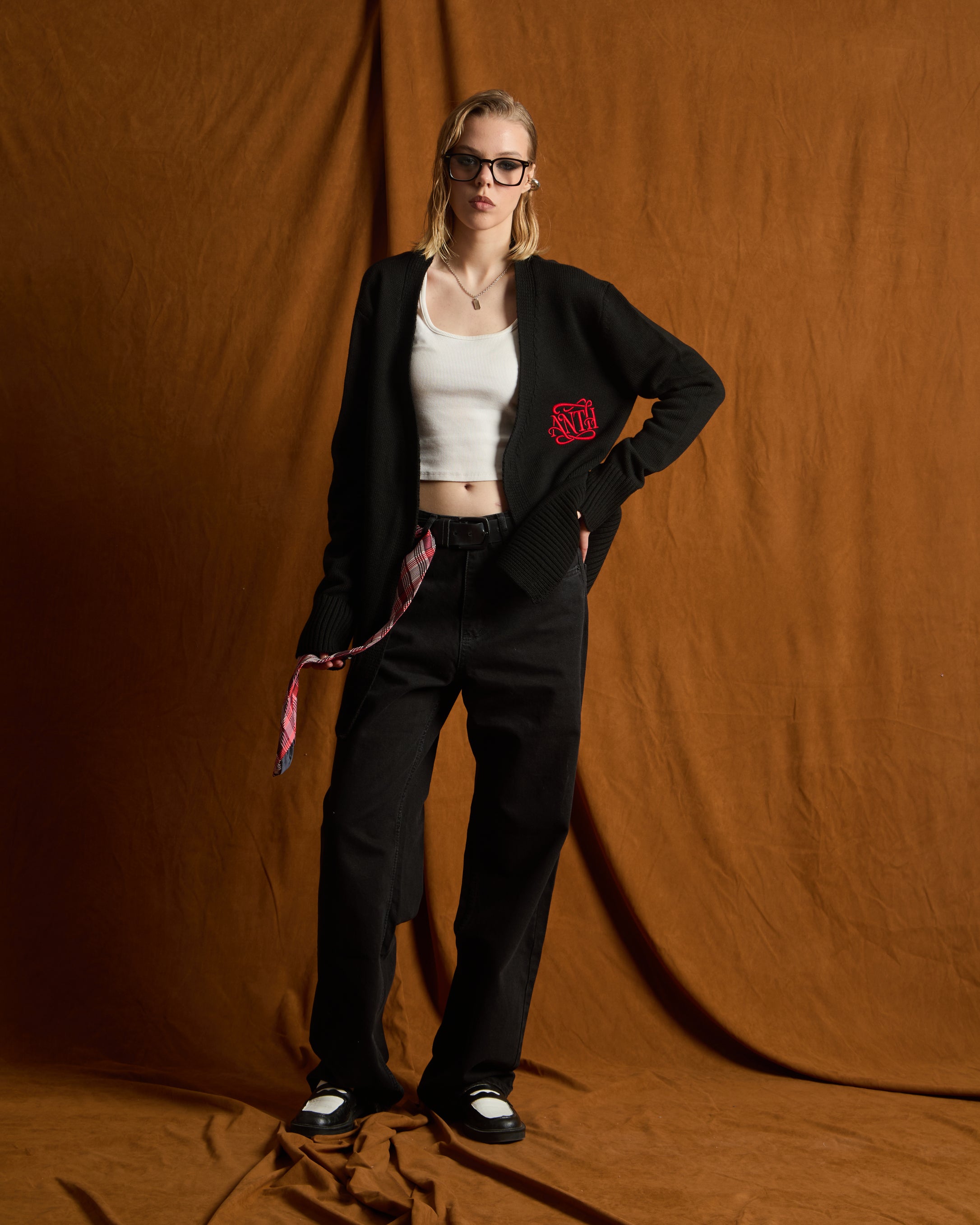 ANTH RED CALLIGRAPHY BLACK UNISEX KNITWEAR