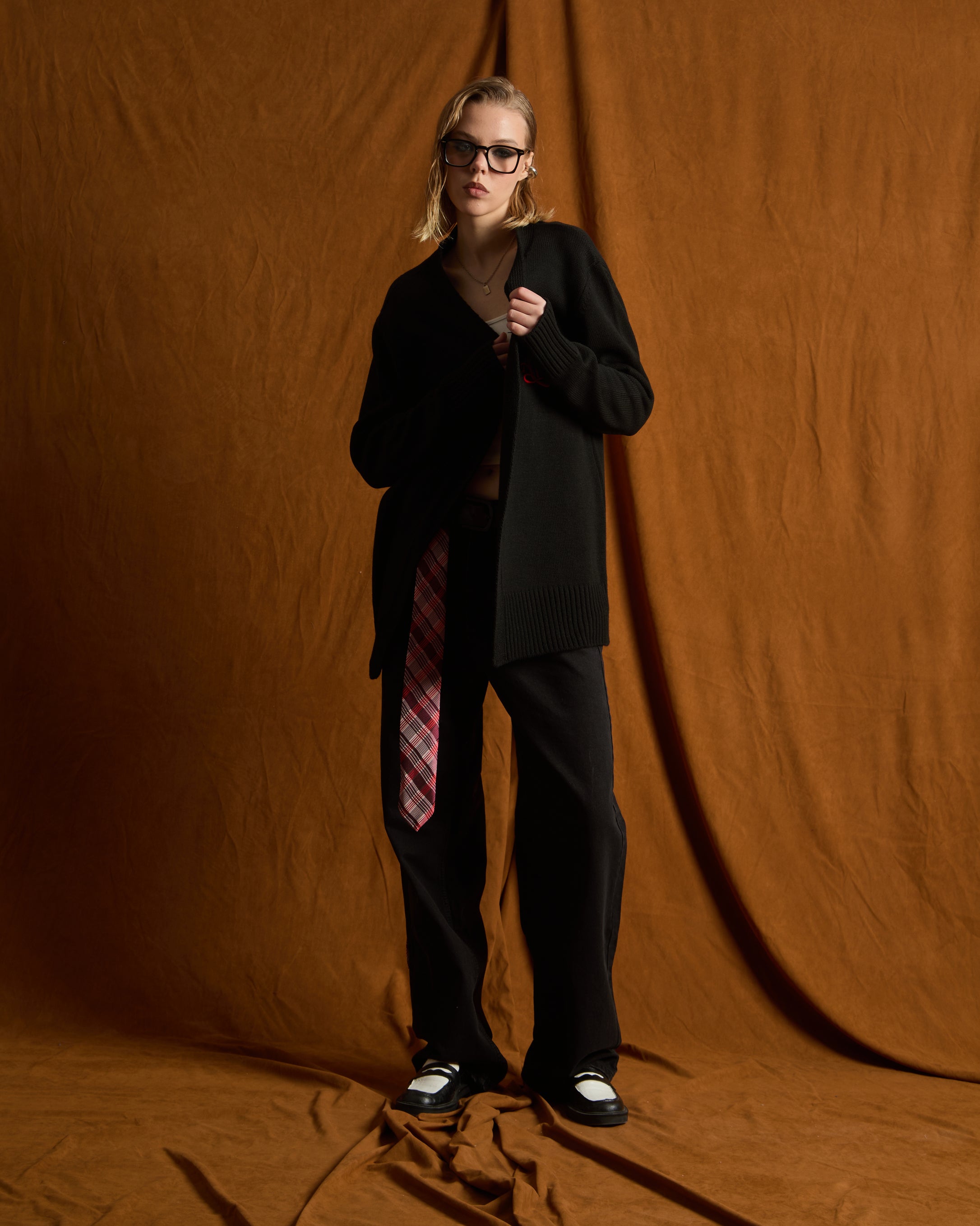 ANTH RED CALLIGRAPHY BLACK UNISEX KNITWEAR