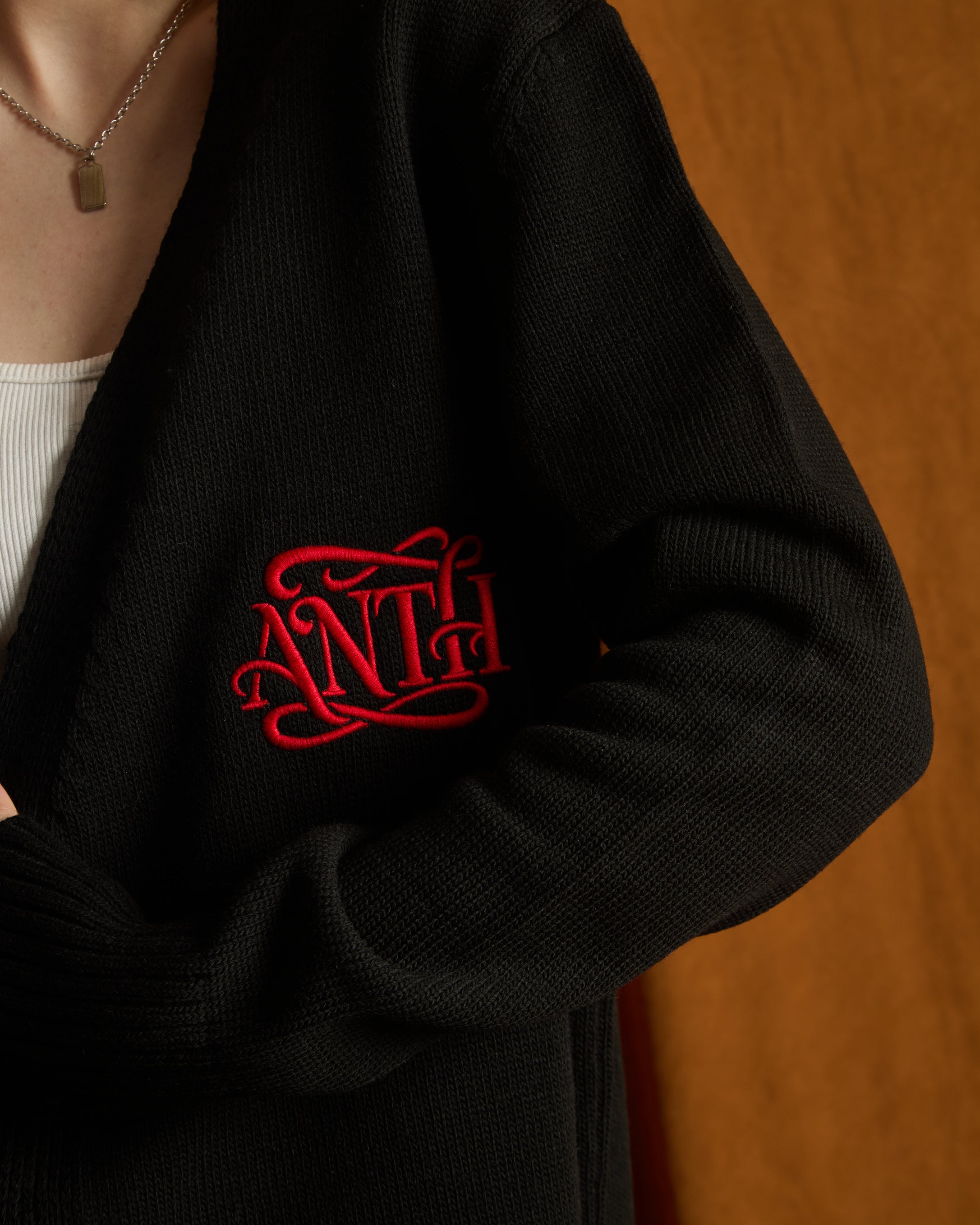 ANTH RED CALLIGRAPHY BLACK UNISEX KNITWEAR
