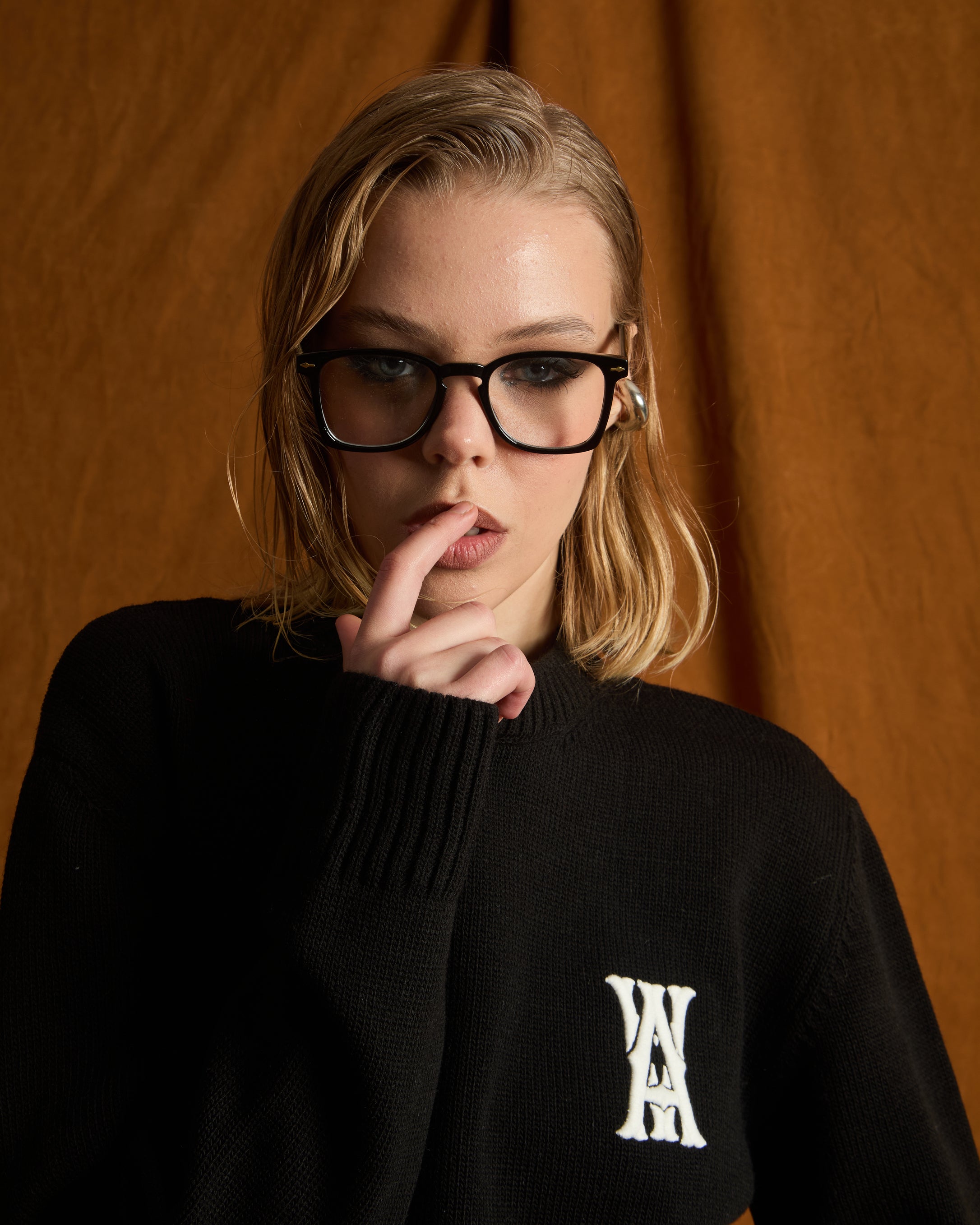 ANOTH LOGO WHITE BLACK KNIT UNISEX SWEATER