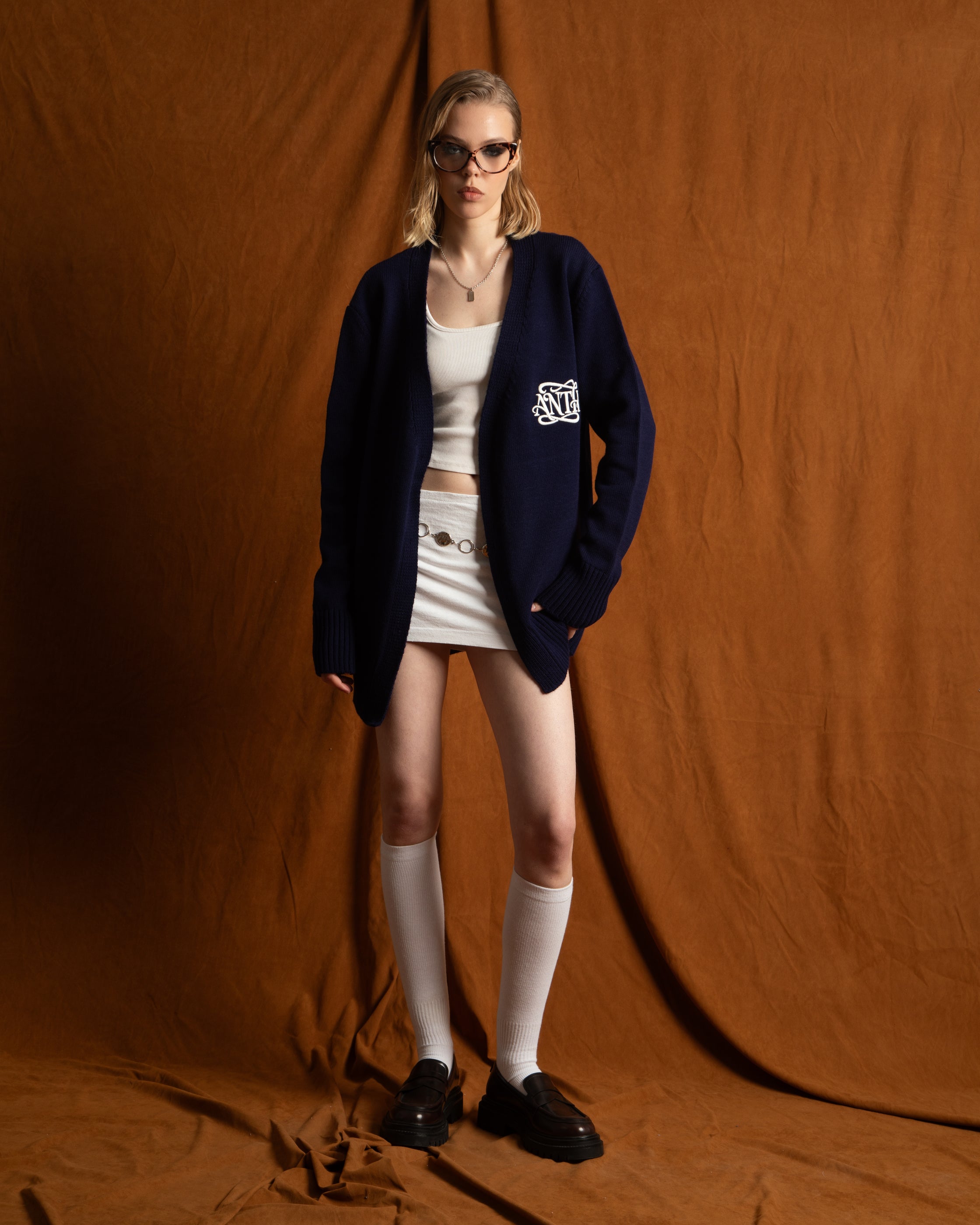 ANTH WHITE CALLIGRAPHY NAVY UNISEX KNITWEAR