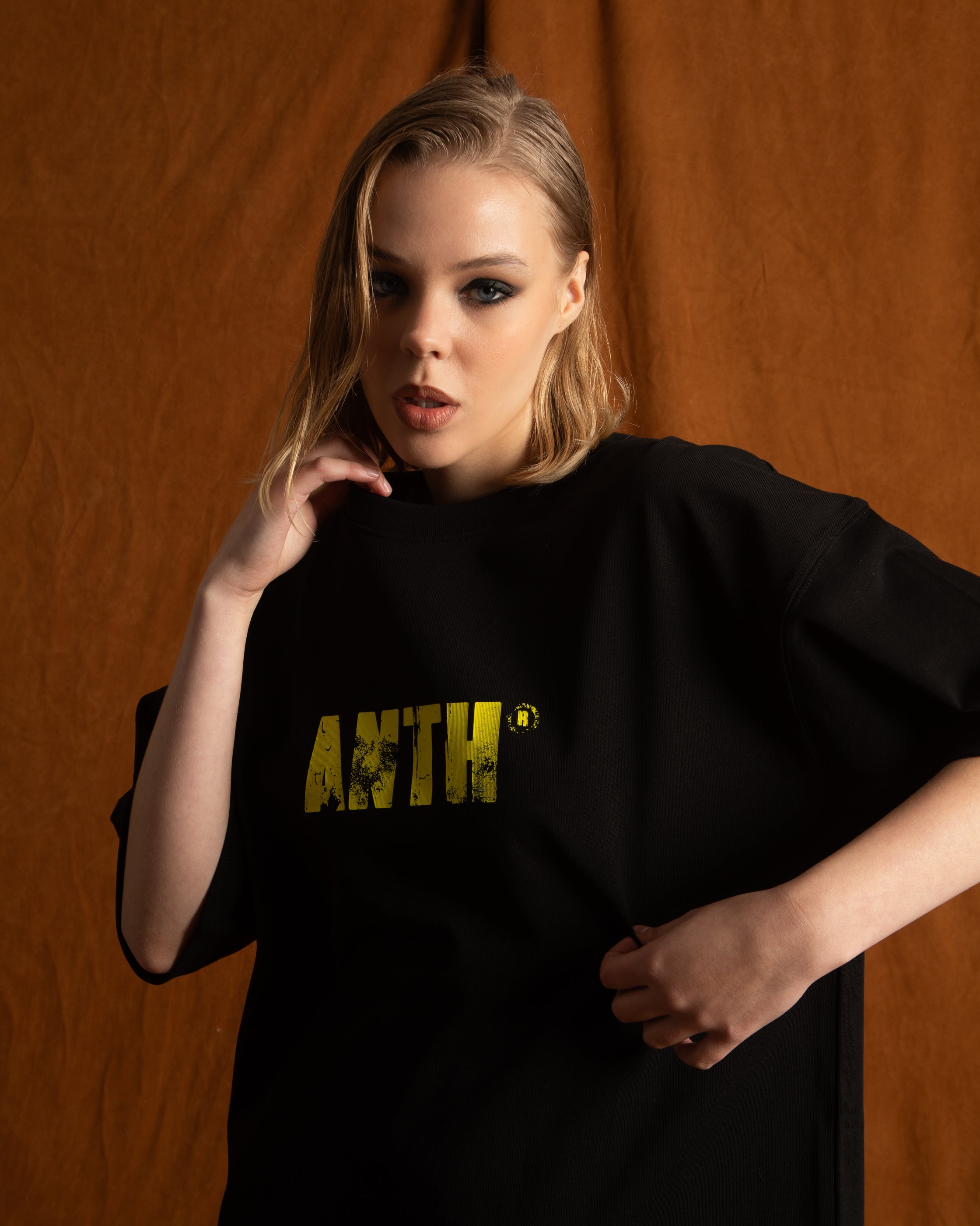 ANTH YELLOW BLACK TEE
