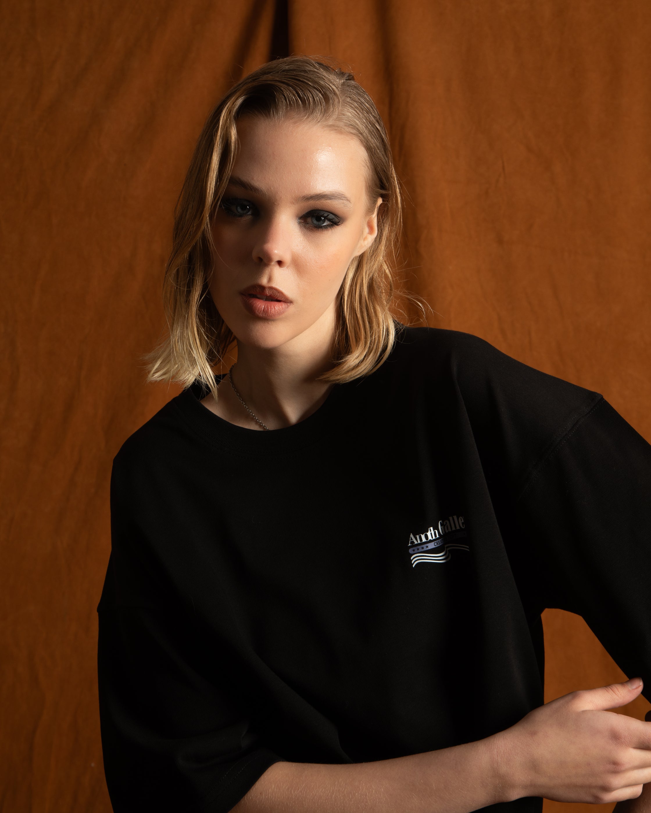 ANOTH GALLERY BLACK TEE