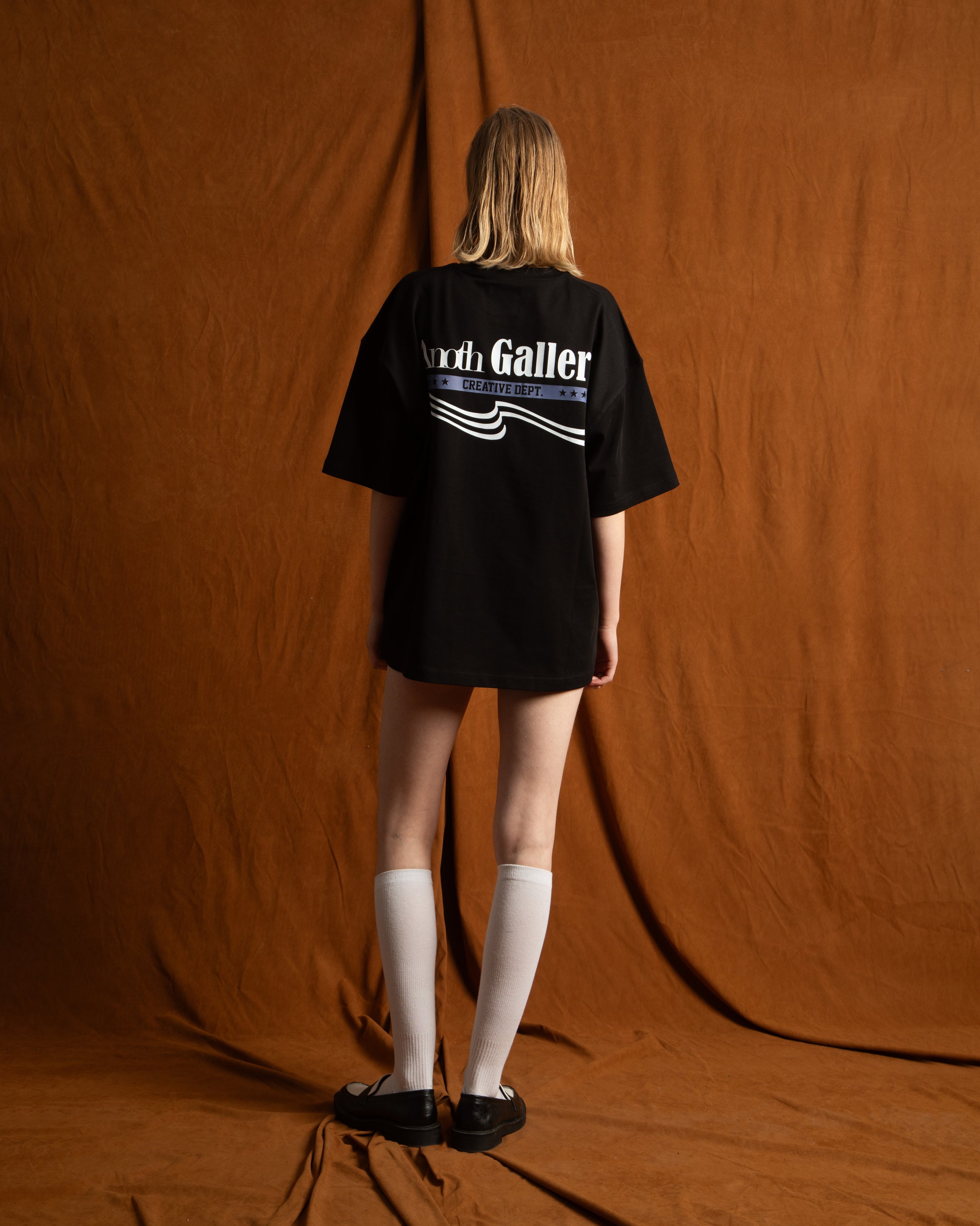 ANOTH GALLERY BLACK TEE