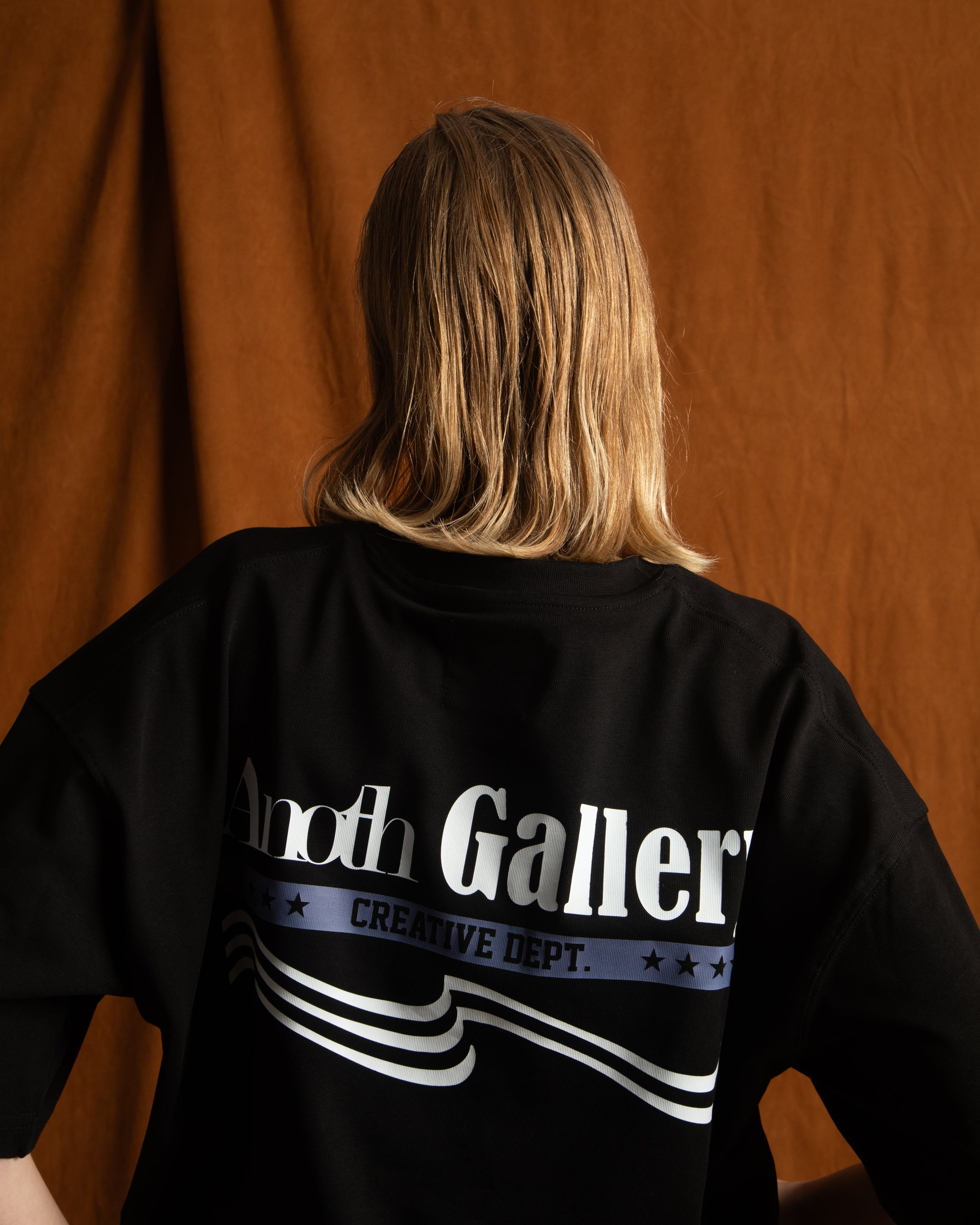 ANOTH GALLERY BLACK TEE