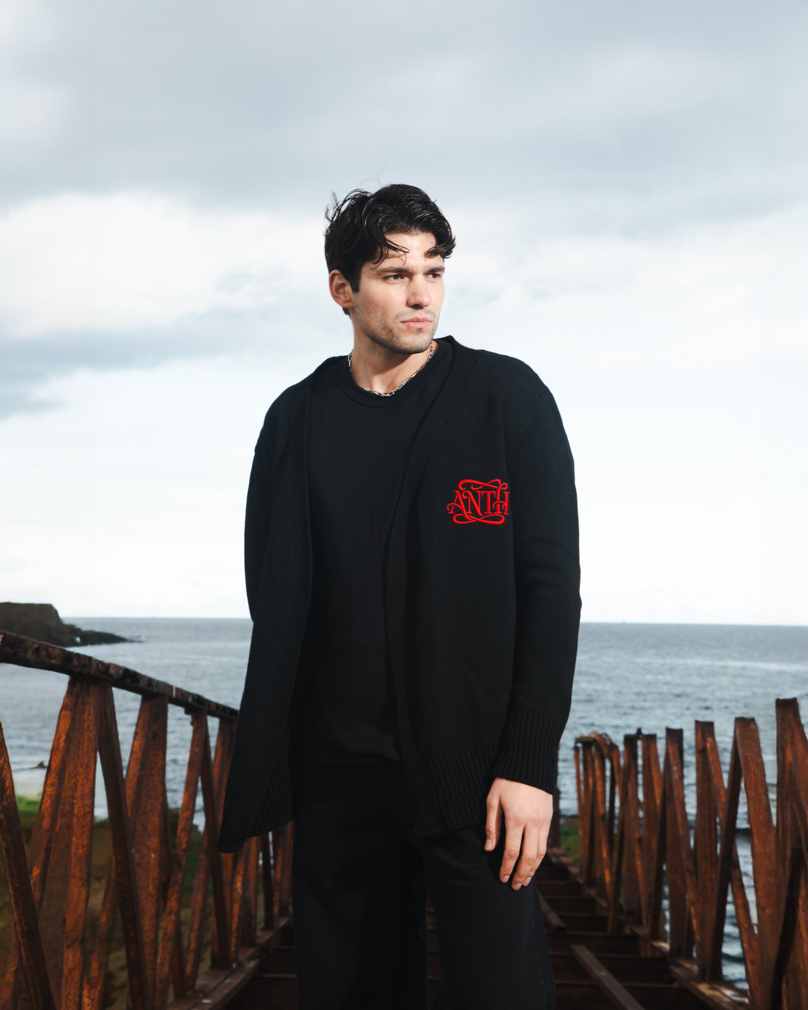 ANTH RED CALLIGRAPHY BLACK UNISEX KNITWEAR