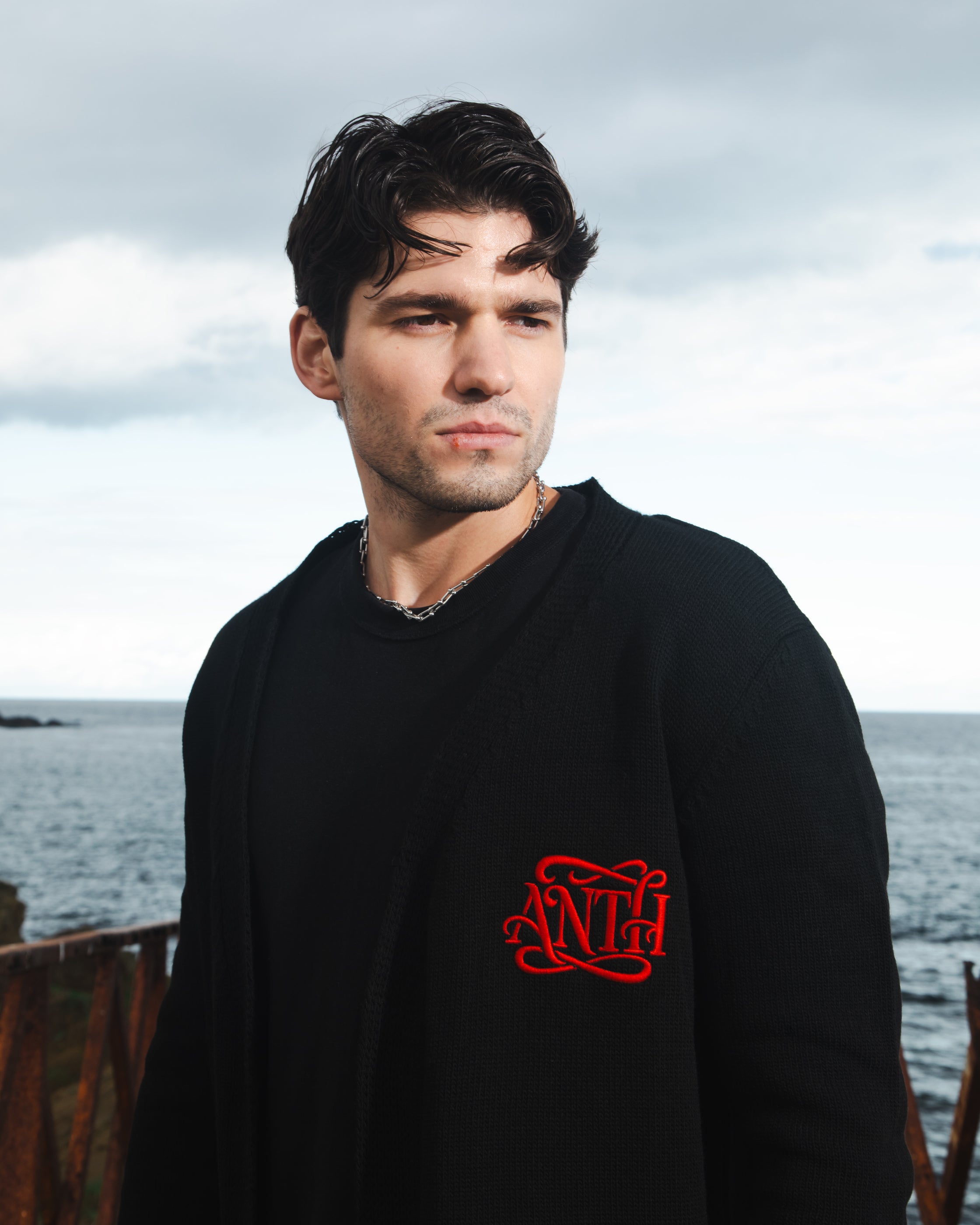ANTH RED CALLIGRAPHY BLACK UNISEX KNITWEAR