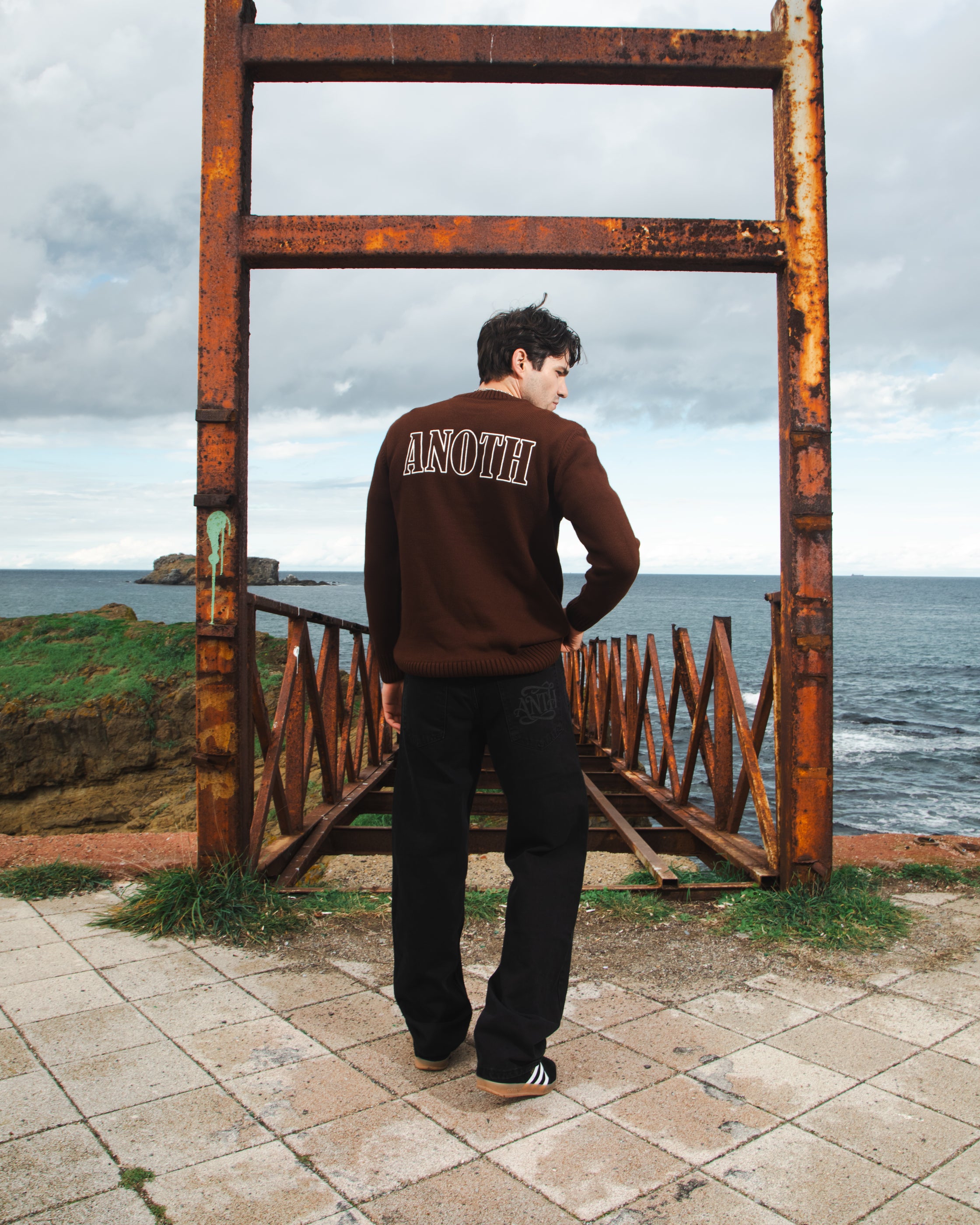 ANOTH WHITE BRICK KNIT UNISEX SWEATER