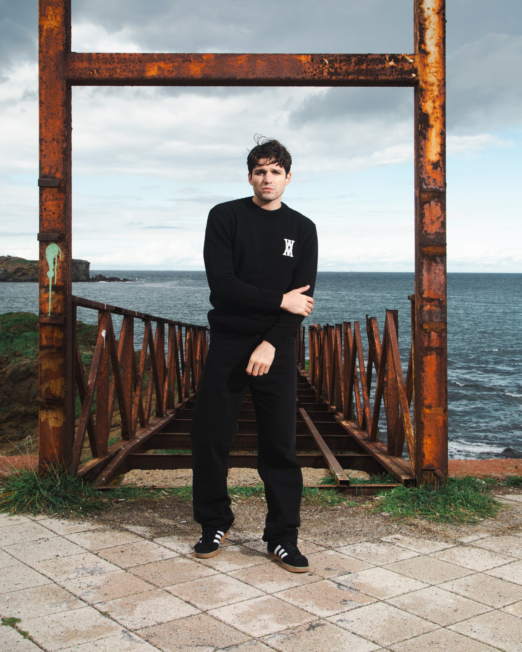 ANOTH LOGO WHITE BLACK KNIT UNISEX SWEATER