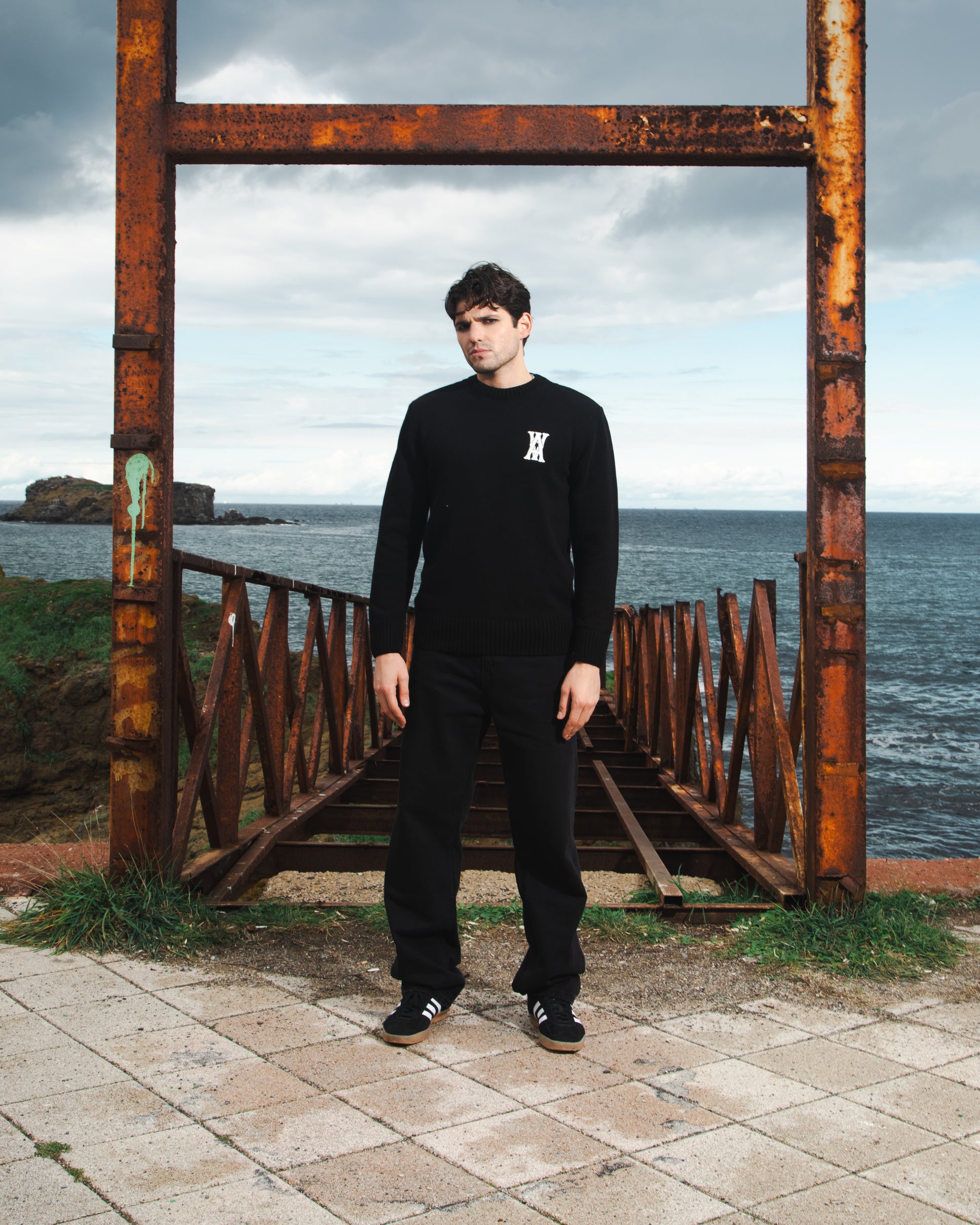 ANOTH LOGO WHITE BLACK KNIT UNISEX SWEATER